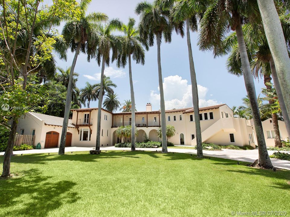 Recently Sold: $14,750,000 (6 beds, 6 baths, 8209 Square Feet)