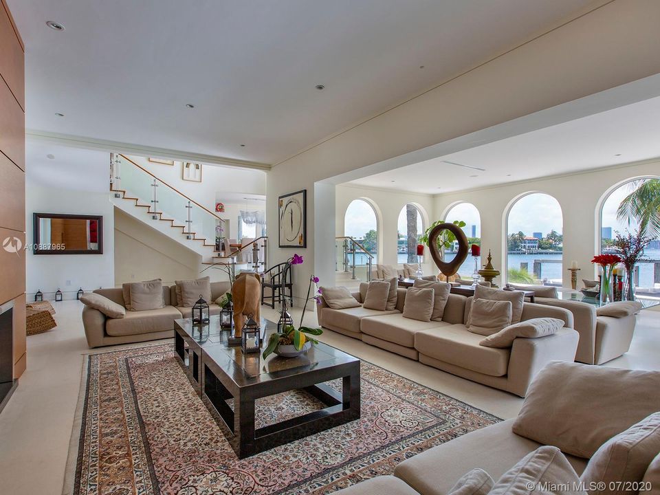 Recently Sold: $14,750,000 (6 beds, 6 baths, 8209 Square Feet)