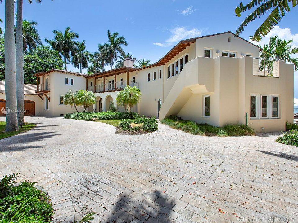 Recently Sold: $14,750,000 (6 beds, 6 baths, 8209 Square Feet)