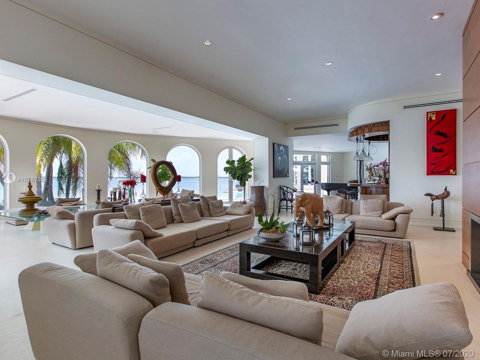 Recently Sold: $14,750,000 (6 beds, 6 baths, 8209 Square Feet)