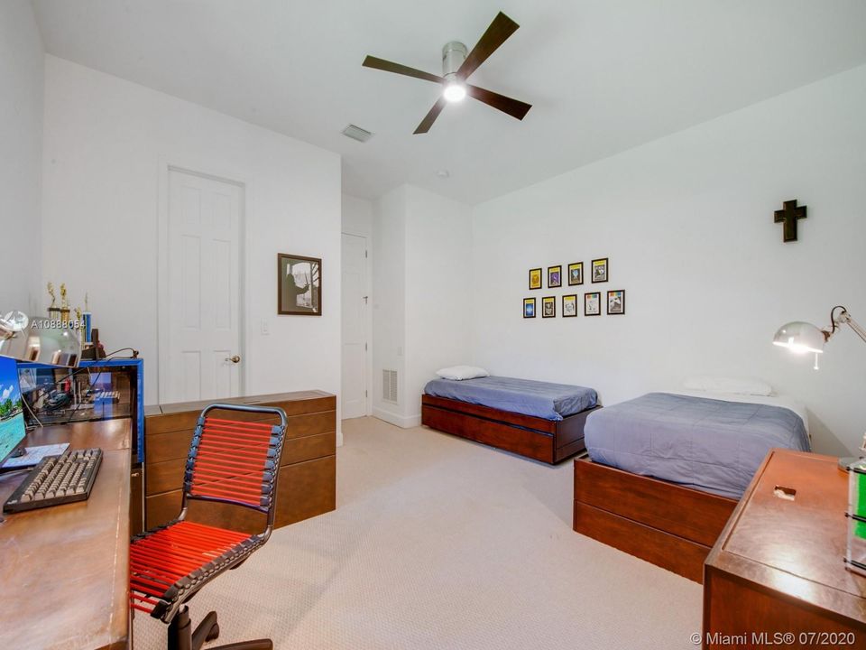 Recently Rented: $12,995 (5 beds, 5 baths, 4419 Square Feet)