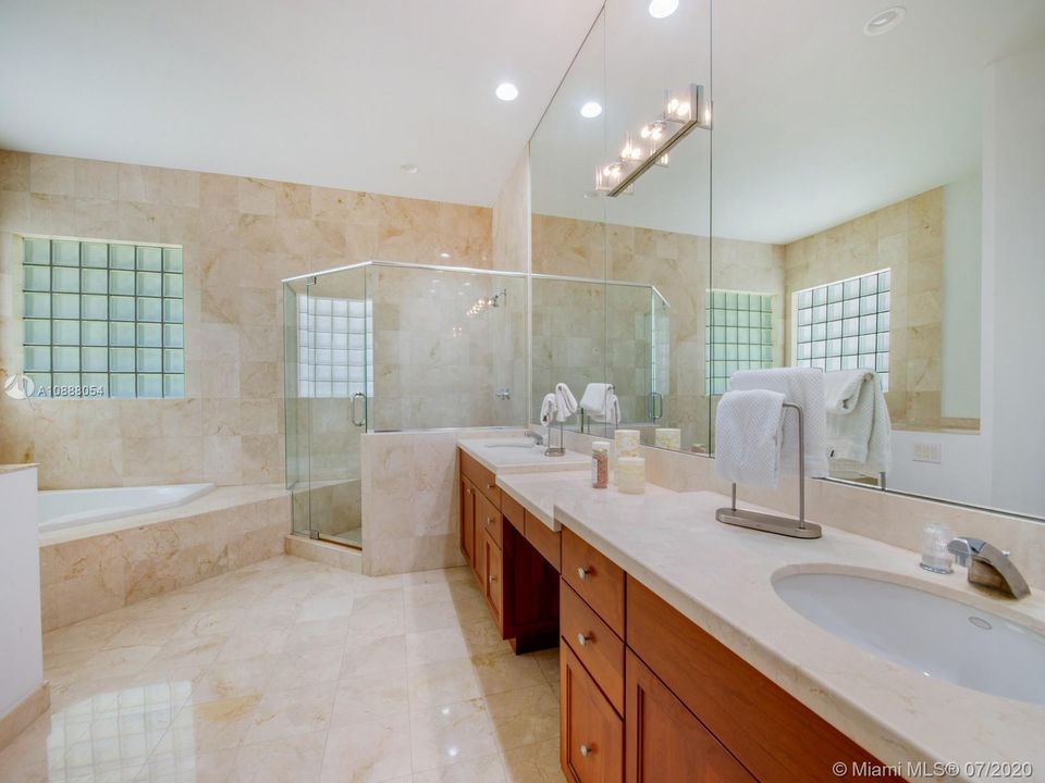 Recently Rented: $12,995 (5 beds, 5 baths, 4419 Square Feet)