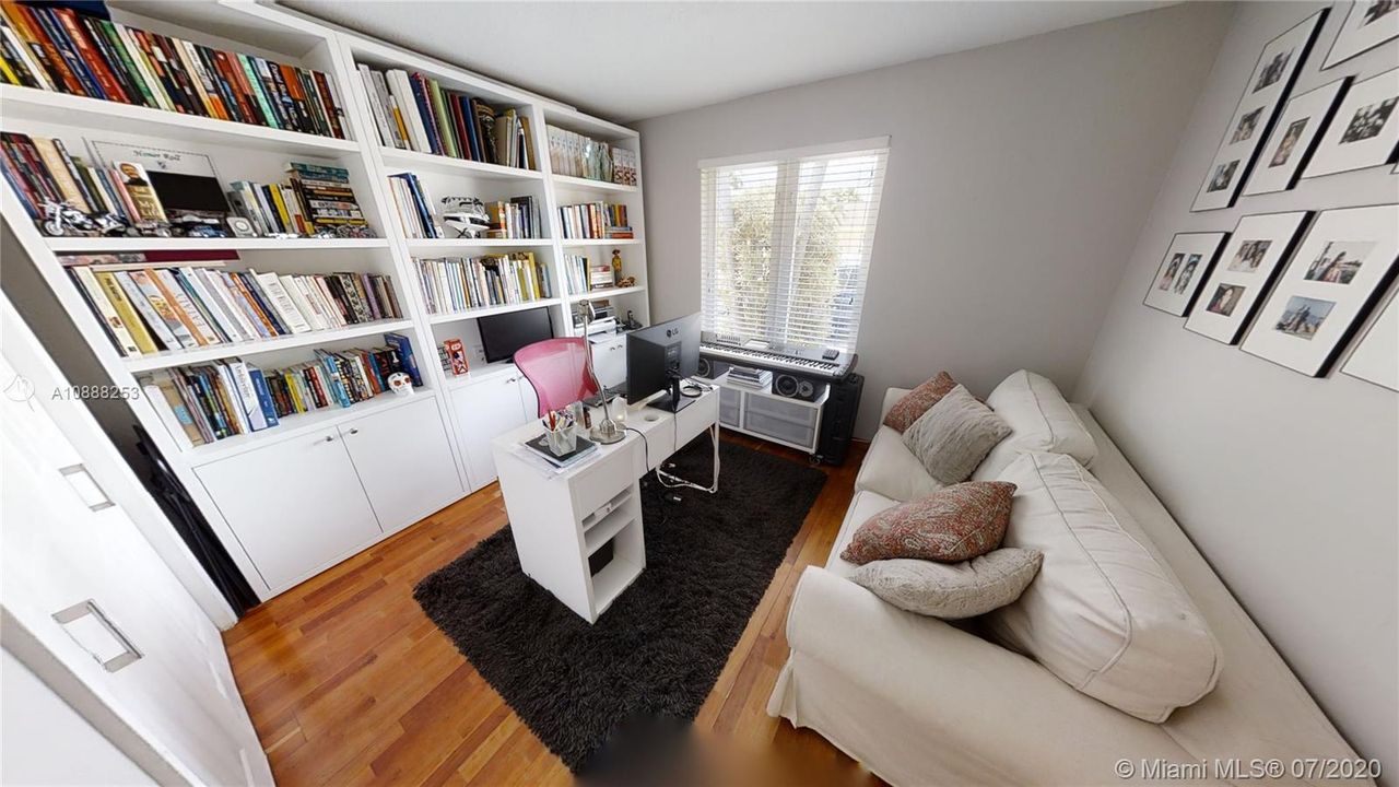Recently Rented: $3,295 (3 beds, 2 baths, 1755 Square Feet)