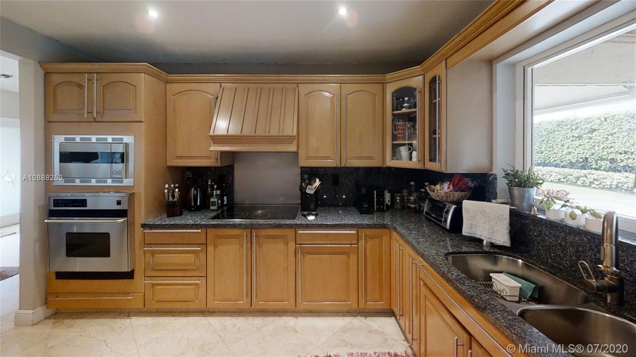 Recently Rented: $3,295 (3 beds, 2 baths, 1755 Square Feet)