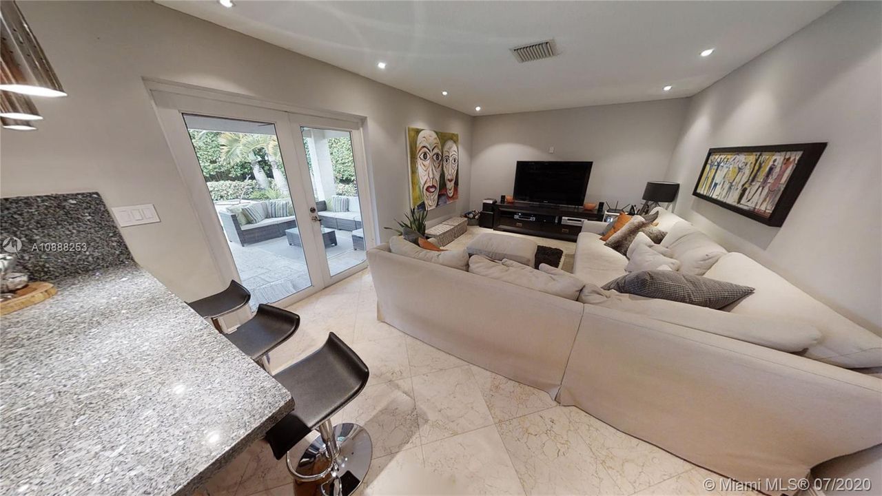 Recently Rented: $3,295 (3 beds, 2 baths, 1755 Square Feet)