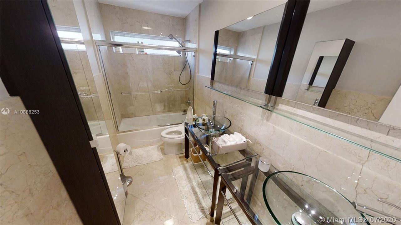 Recently Rented: $3,295 (3 beds, 2 baths, 1755 Square Feet)