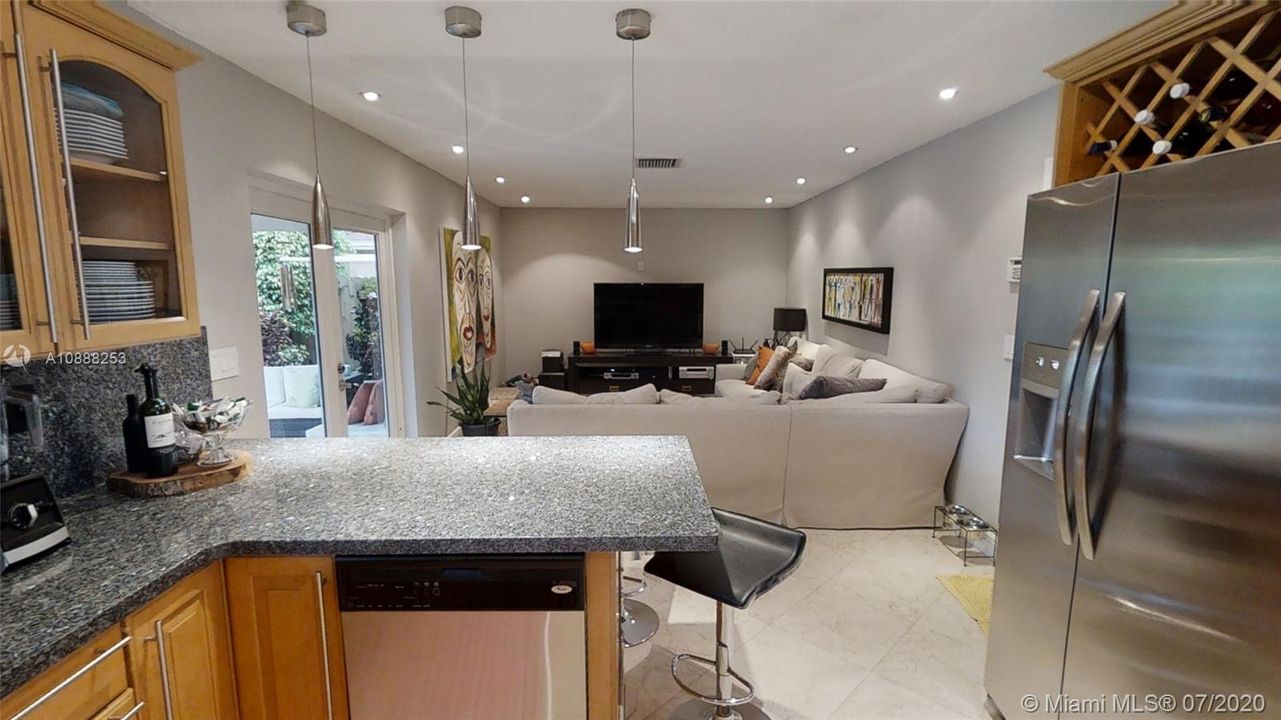 Recently Rented: $3,295 (3 beds, 2 baths, 1755 Square Feet)