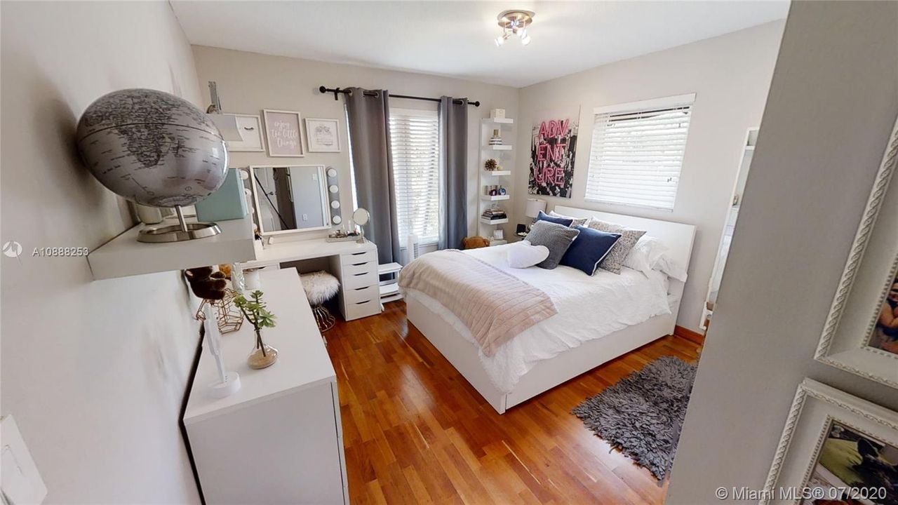 Recently Rented: $3,295 (3 beds, 2 baths, 1755 Square Feet)