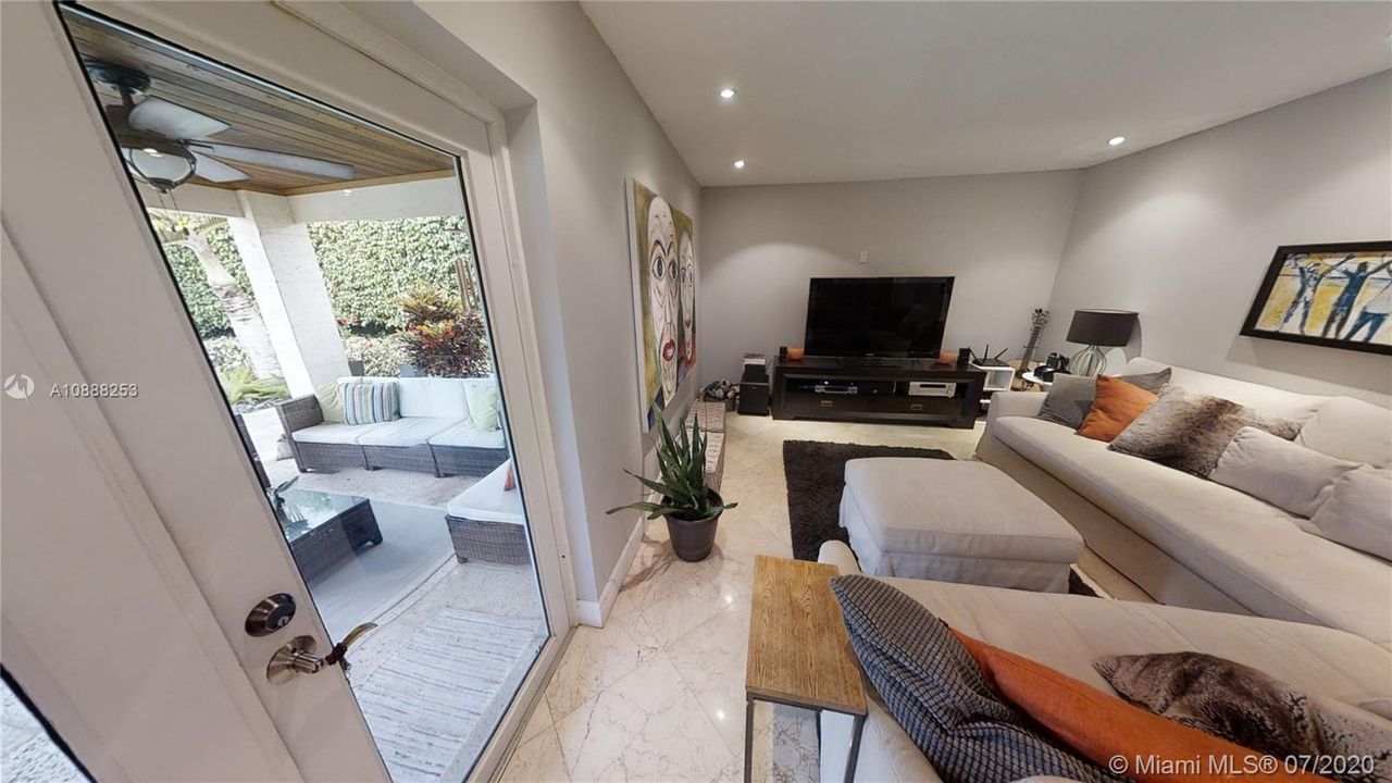 Recently Rented: $3,295 (3 beds, 2 baths, 1755 Square Feet)