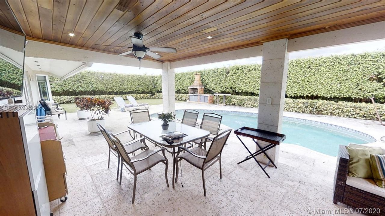 Recently Rented: $3,295 (3 beds, 2 baths, 1755 Square Feet)
