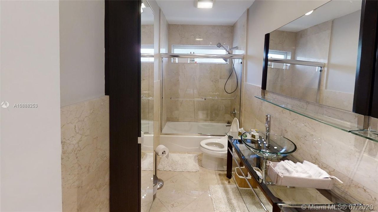 Recently Rented: $3,295 (3 beds, 2 baths, 1755 Square Feet)