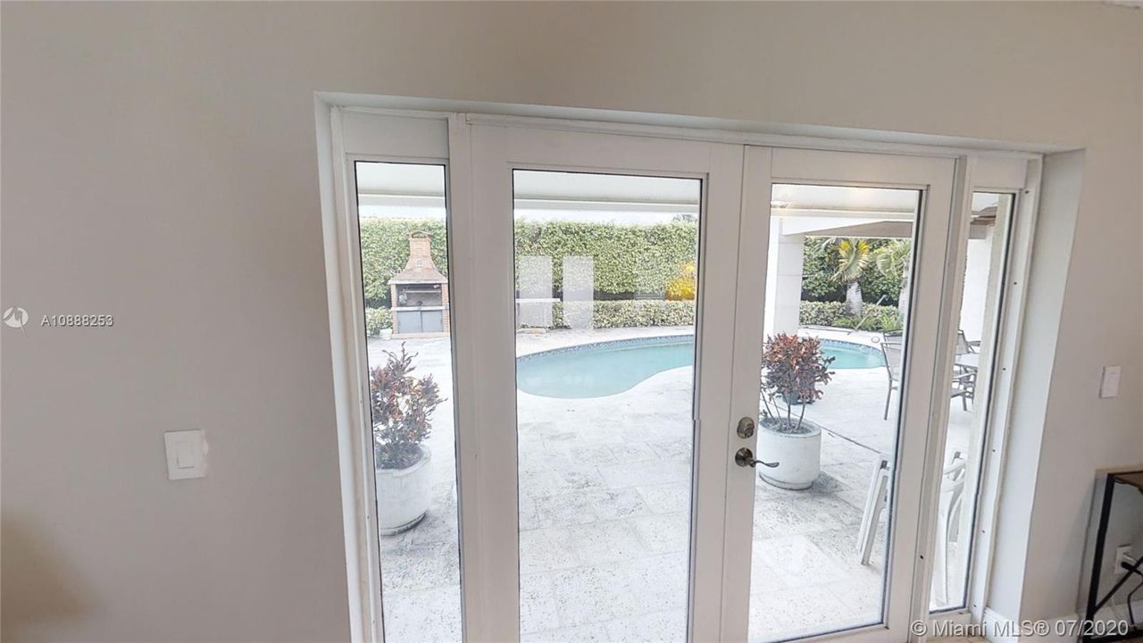 Recently Rented: $3,295 (3 beds, 2 baths, 1755 Square Feet)