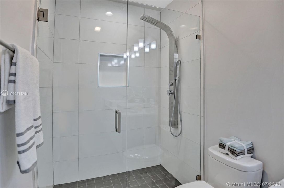 最近售出: $259,500 (2 贝兹, 2 浴室, 1320 平方英尺)