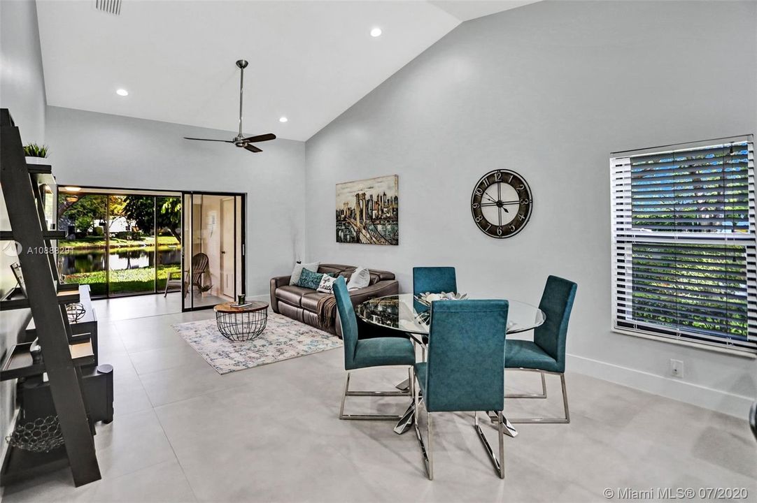 最近售出: $259,500 (2 贝兹, 2 浴室, 1320 平方英尺)