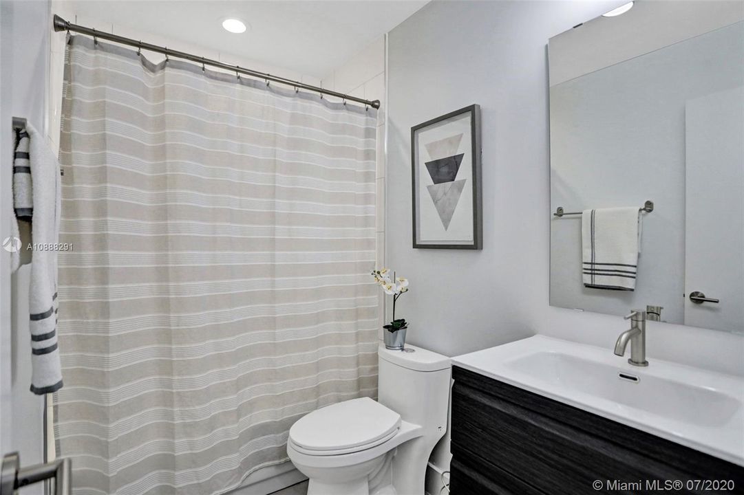 最近售出: $259,500 (2 贝兹, 2 浴室, 1320 平方英尺)