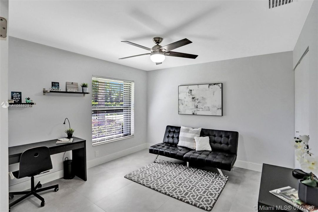 最近售出: $259,500 (2 贝兹, 2 浴室, 1320 平方英尺)