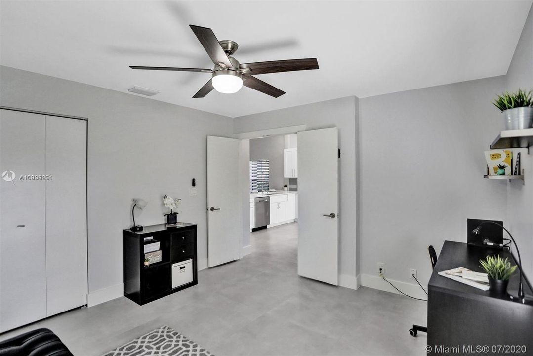 最近售出: $259,500 (2 贝兹, 2 浴室, 1320 平方英尺)