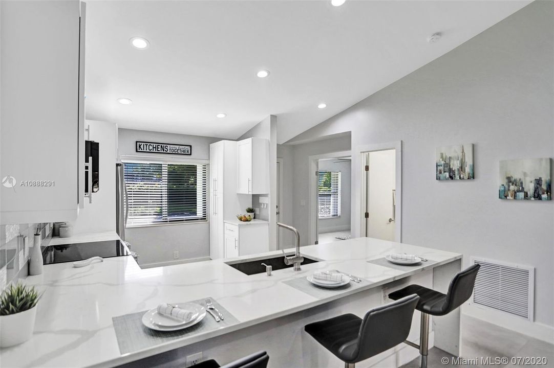 最近售出: $259,500 (2 贝兹, 2 浴室, 1320 平方英尺)