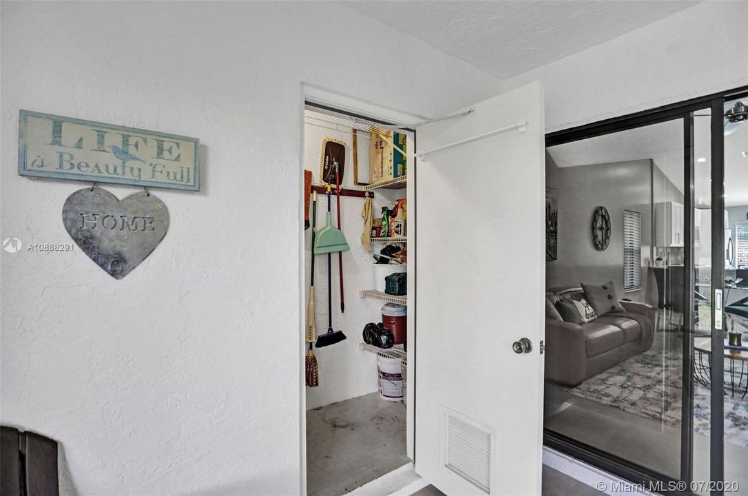 最近售出: $259,500 (2 贝兹, 2 浴室, 1320 平方英尺)