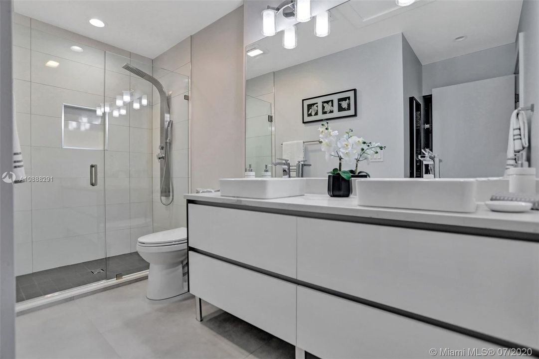 最近售出: $259,500 (2 贝兹, 2 浴室, 1320 平方英尺)