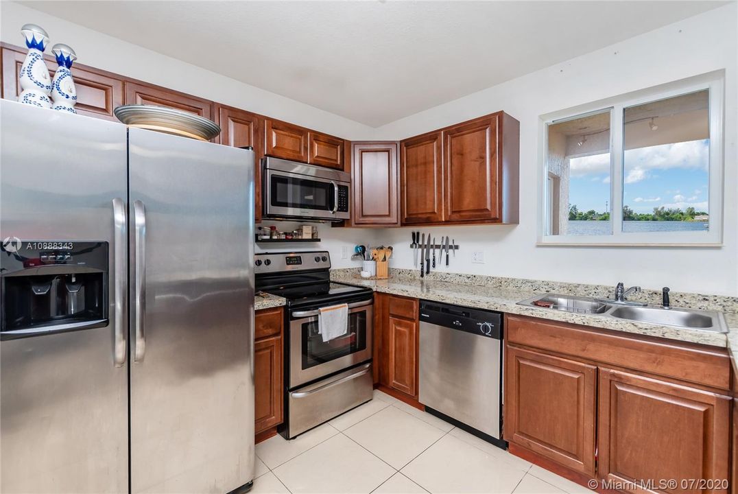 Recently Sold: $195,000 (3 beds, 2 baths, 1380 Square Feet)