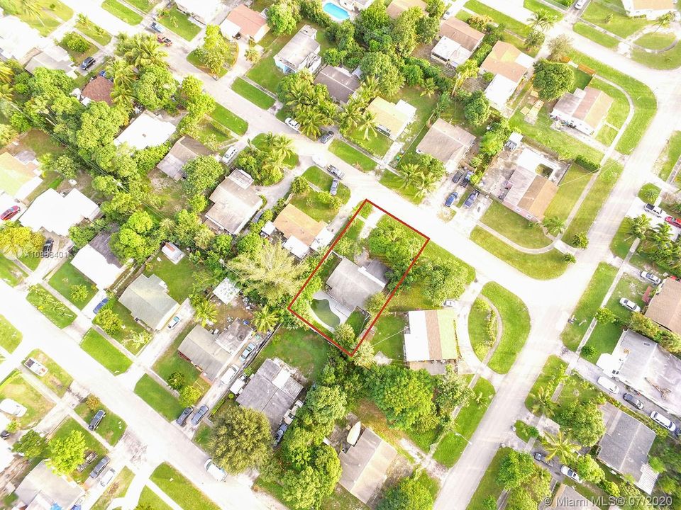Недавно продано: $197,333 (3 спален, 2 ванн, 1000 Квадратных фут)
