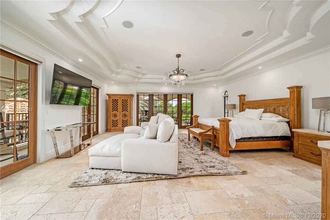 Recently Sold: $3,695,000 (6 beds, 8 baths, 9048 Square Feet)