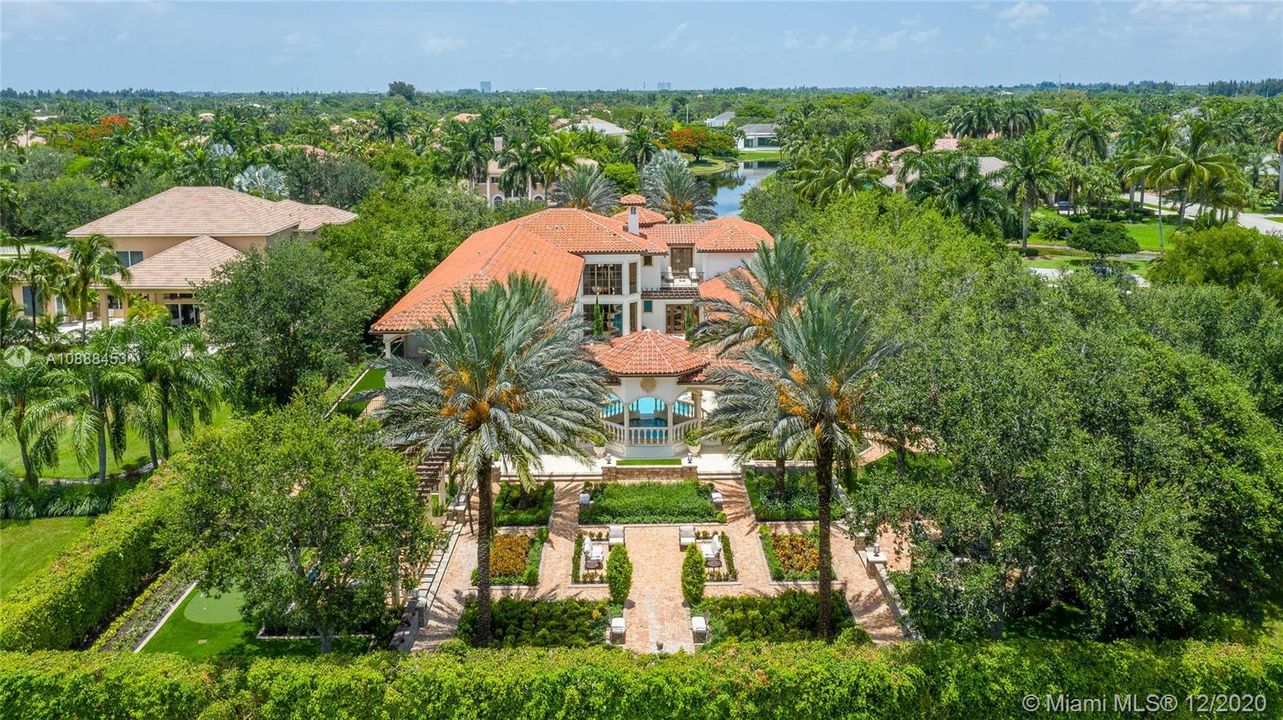 Recently Sold: $3,695,000 (6 beds, 8 baths, 9048 Square Feet)