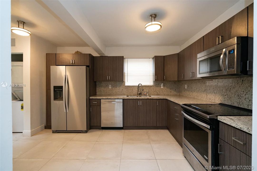 Recientemente alquilado: $2,900 (3 camas, 2 baños, 921 Pies cuadrados)