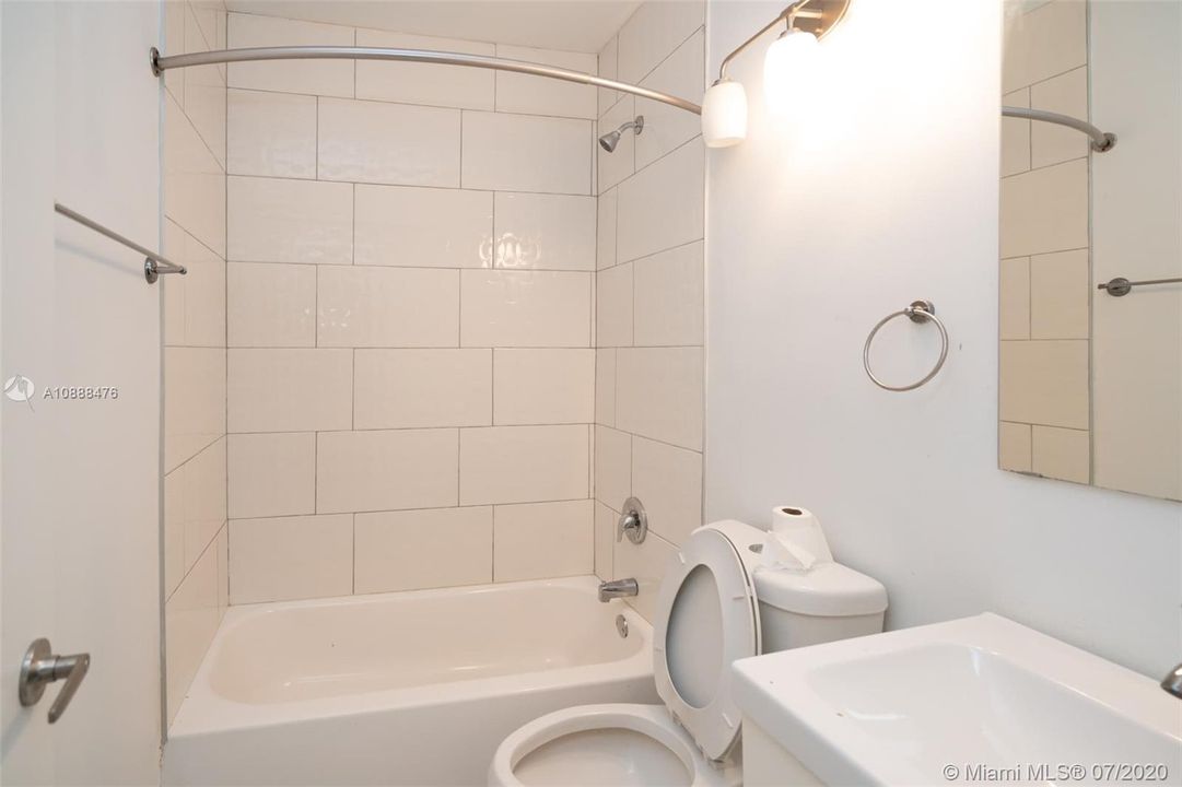 Recientemente alquilado: $2,900 (3 camas, 2 baños, 921 Pies cuadrados)