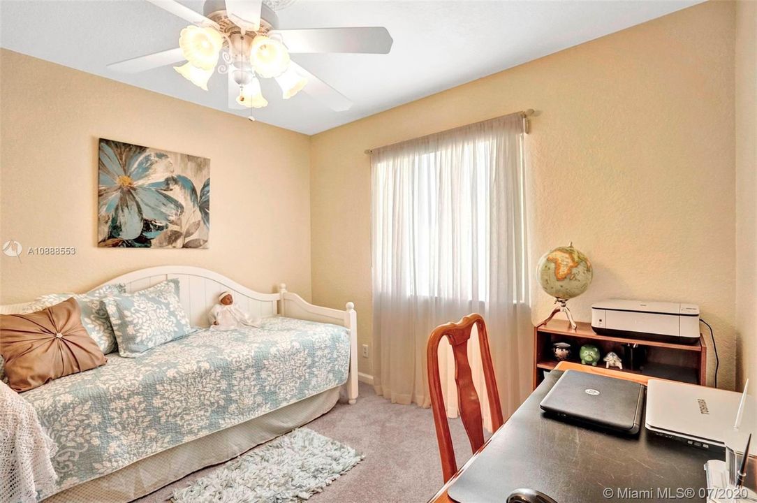 Recently Sold: $265,000 (3 beds, 2 baths, 1627 Square Feet)
