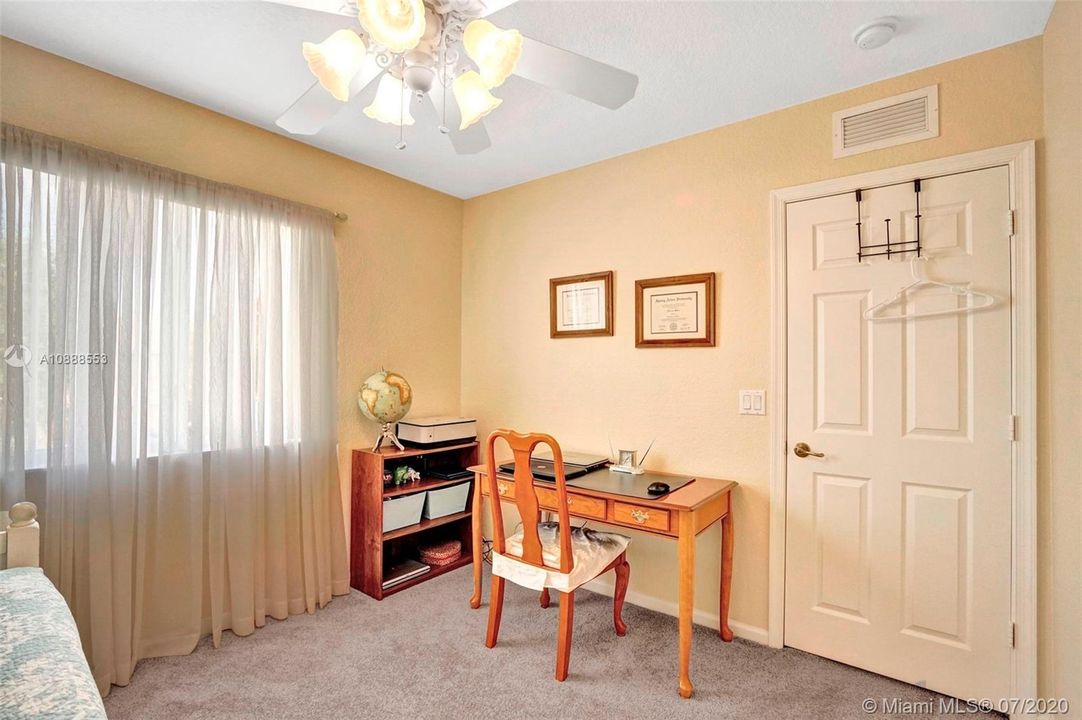 Recently Sold: $265,000 (3 beds, 2 baths, 1627 Square Feet)