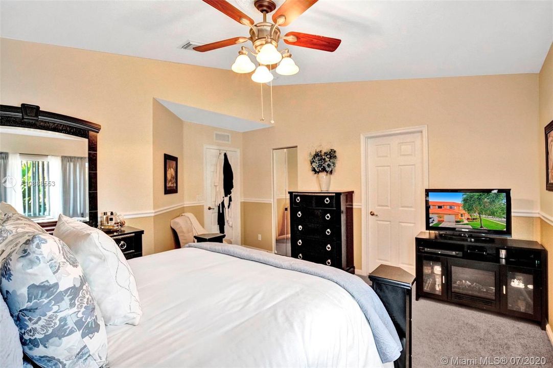 Recently Sold: $265,000 (3 beds, 2 baths, 1627 Square Feet)