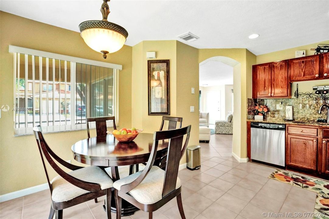 Recently Sold: $265,000 (3 beds, 2 baths, 1627 Square Feet)