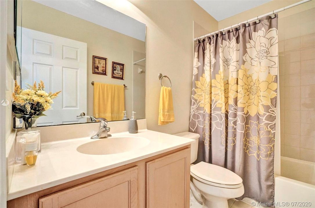 Recently Sold: $265,000 (3 beds, 2 baths, 1627 Square Feet)