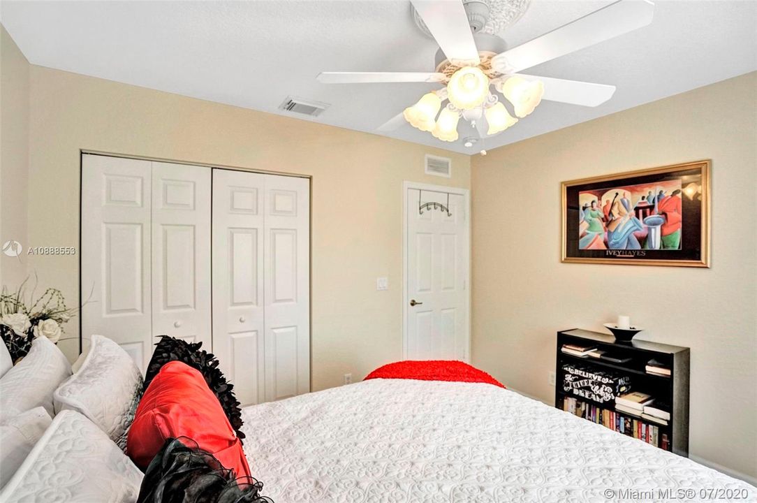 Recently Sold: $265,000 (3 beds, 2 baths, 1627 Square Feet)