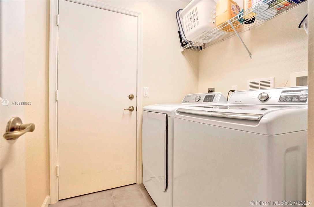 Recently Sold: $265,000 (3 beds, 2 baths, 1627 Square Feet)