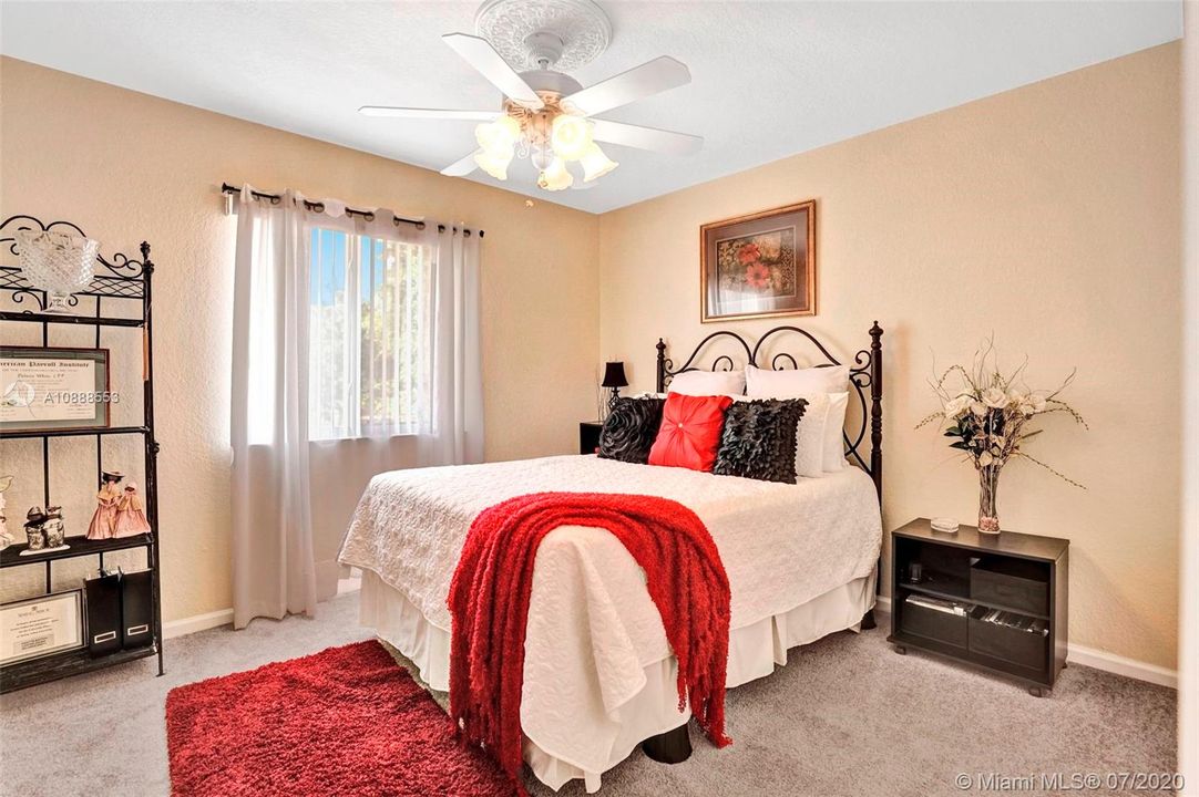 Recently Sold: $265,000 (3 beds, 2 baths, 1627 Square Feet)