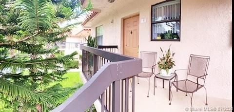 Front entry with sitting area and great Sunset View.