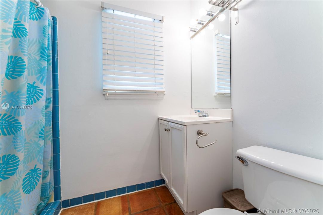 Guest cottage bath