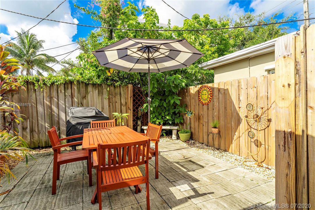 Main house private patio. Completely fenced in and separate from guest cottage.