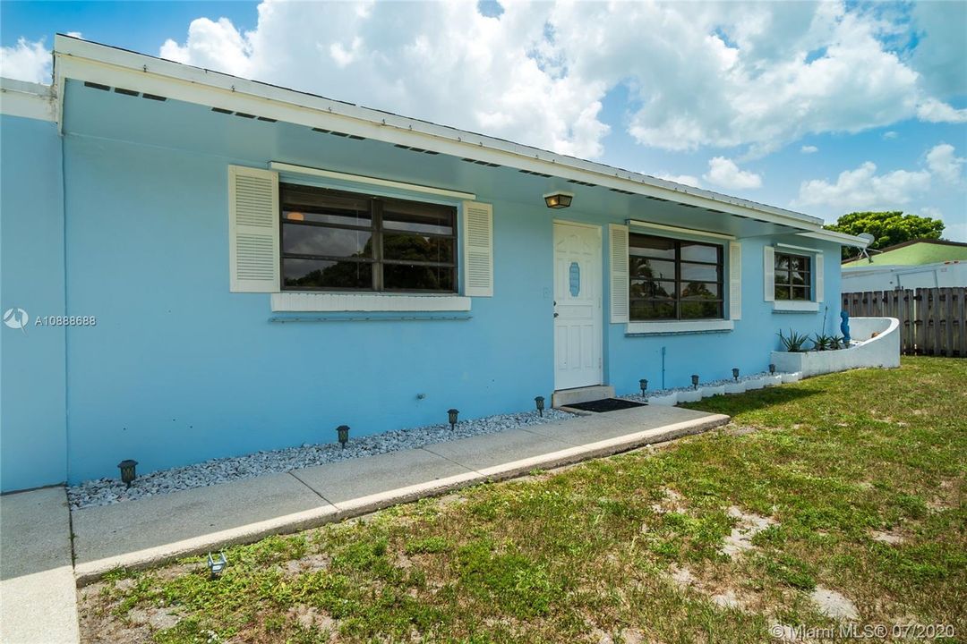 Recently Sold: $312,500 (3 beds, 2 baths, 1368 Square Feet)