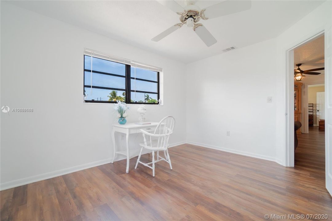 Recently Sold: $312,500 (3 beds, 2 baths, 1368 Square Feet)