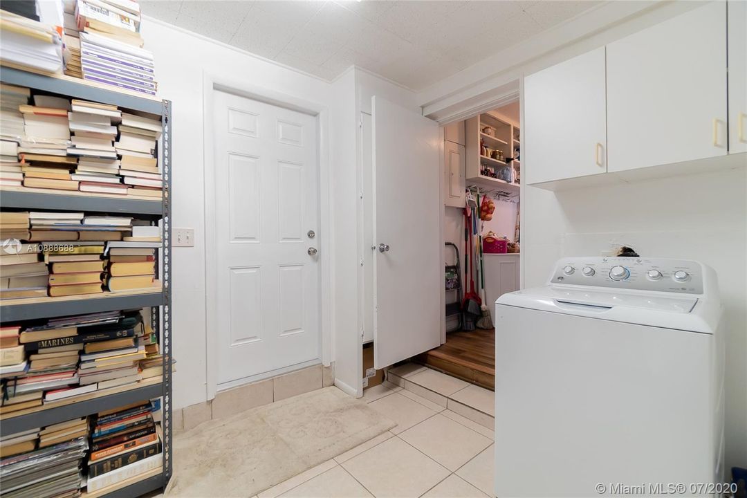 Recently Sold: $312,500 (3 beds, 2 baths, 1368 Square Feet)