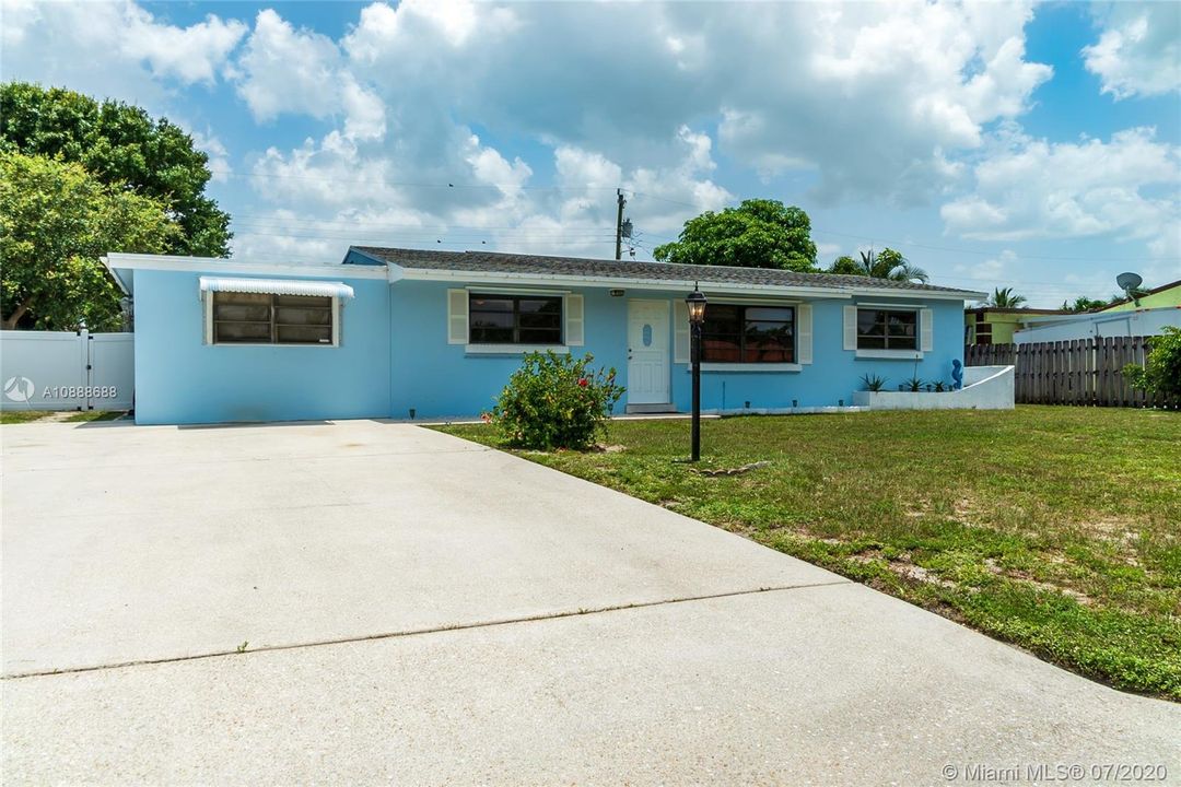 Recently Sold: $312,500 (3 beds, 2 baths, 1368 Square Feet)