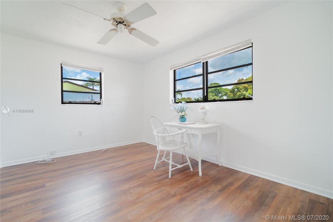 Recently Sold: $312,500 (3 beds, 2 baths, 1368 Square Feet)