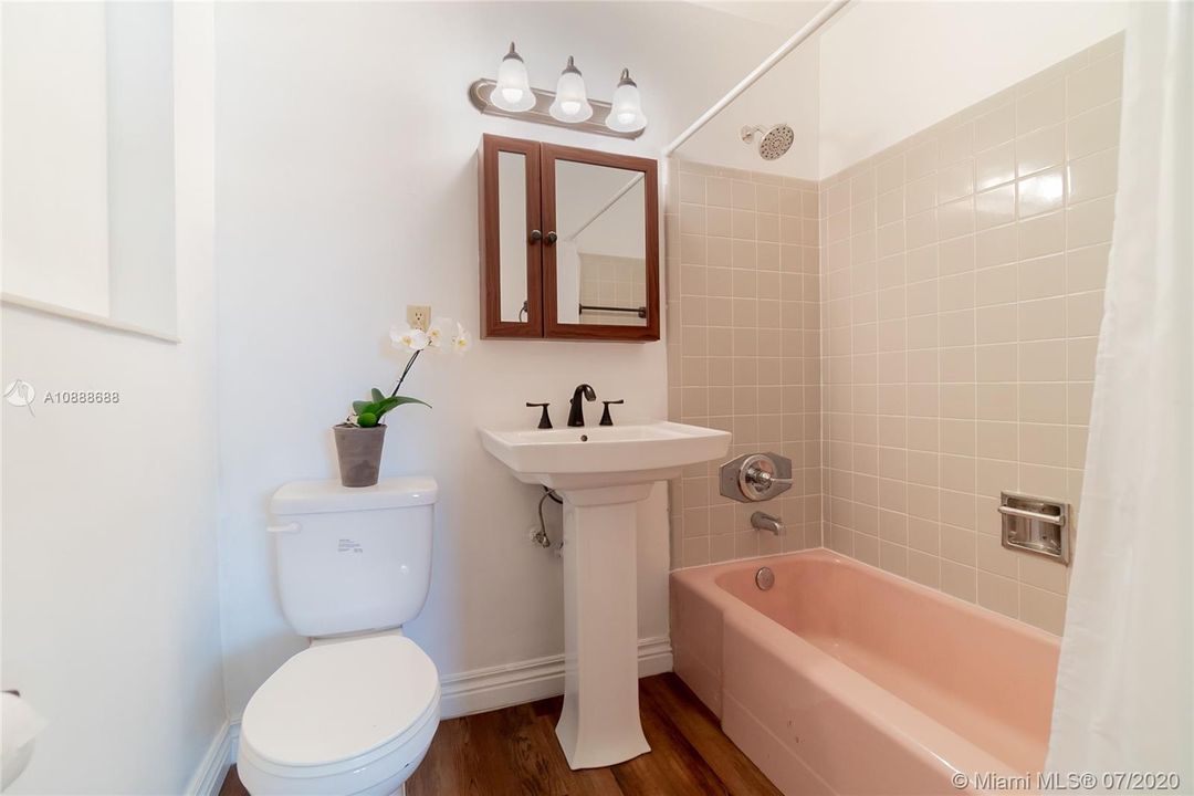 Recently Sold: $312,500 (3 beds, 2 baths, 1368 Square Feet)