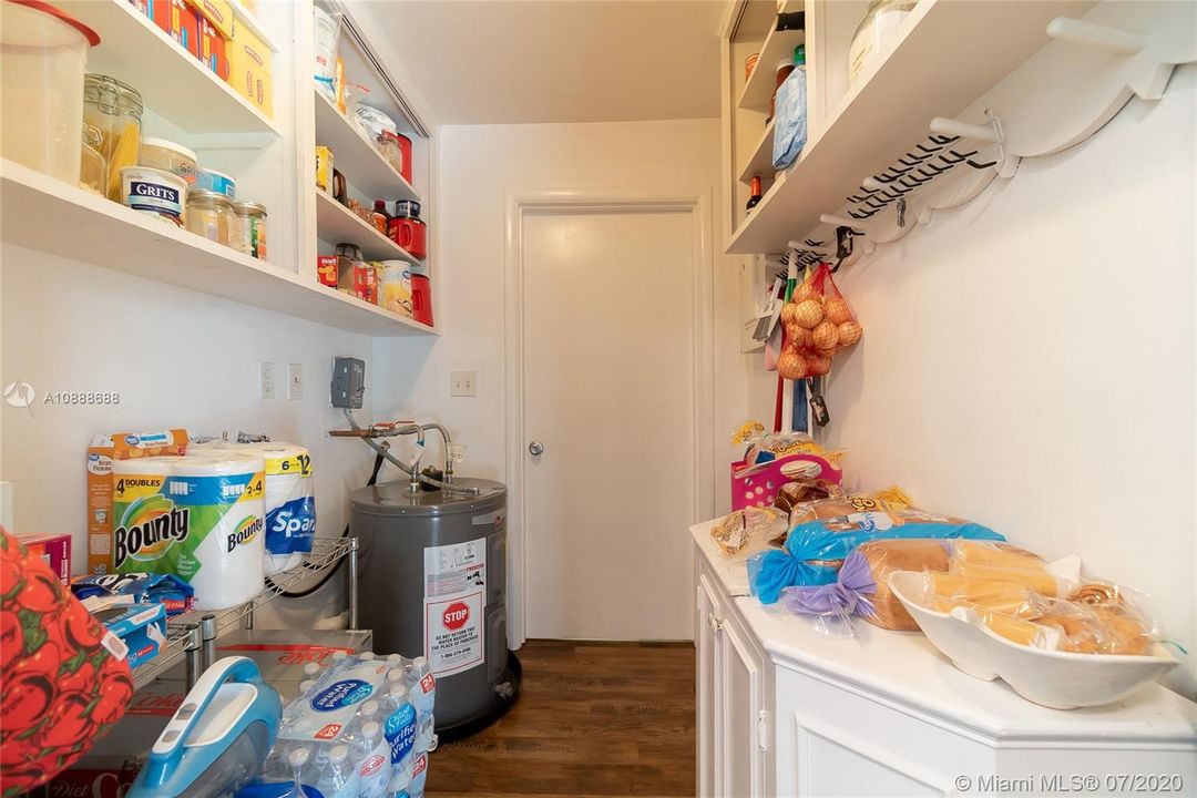 Recently Sold: $312,500 (3 beds, 2 baths, 1368 Square Feet)