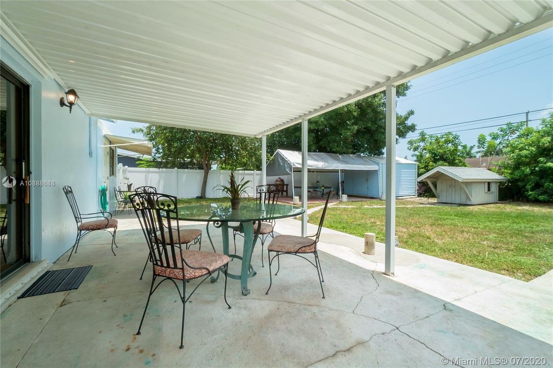 Recently Sold: $312,500 (3 beds, 2 baths, 1368 Square Feet)