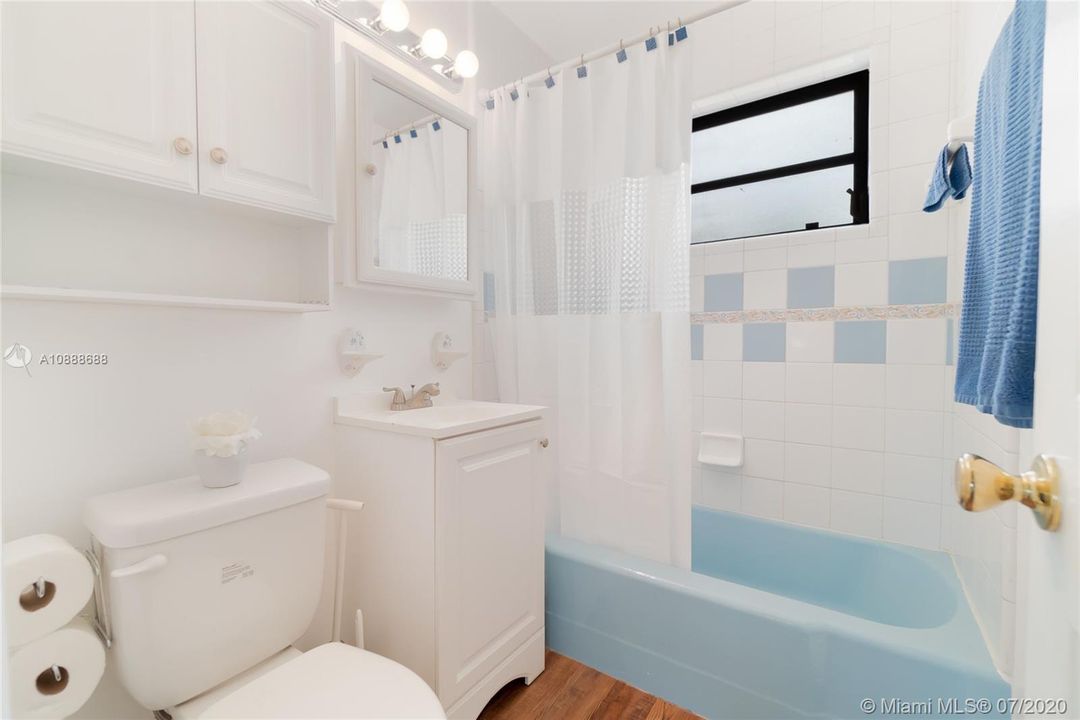 Recently Sold: $312,500 (3 beds, 2 baths, 1368 Square Feet)